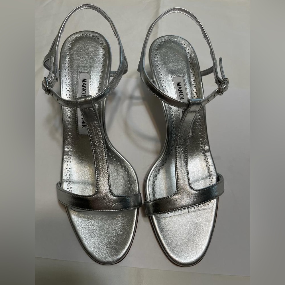 Manolo Blahnik NIB Hulanergapla Silver Leather Kitten Heel Sandals Size 36.5